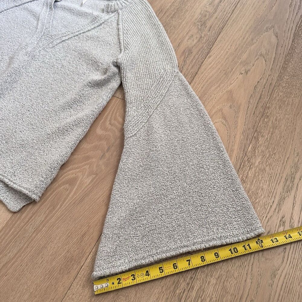 Free People Lovely Lines Bell-Sleeve Plunging V-Neck Sweater in Gray Size Large - Picture 14 of 14